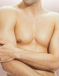 Brustoperation beim Mann & Brustreduktion der Männerbrust durch Fettabsaugung