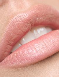 Lippenkorrektur: asymmetrische - schiefe Lippen korrigieren München